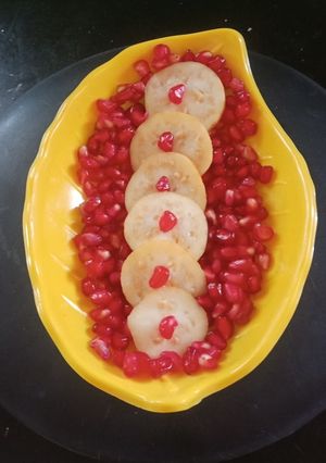 જામફળ અને દાડમનું સલાડ (Jamfal Pomegranate Salad Recipe In Gujarati) રેસીપી મુખ્ય ફોટો