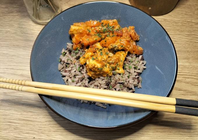 Poulet au curry rouge et lait de coco de Maïté - Cookpad