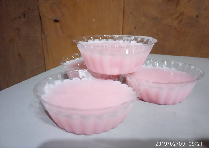 Resep Silky puding rasa strawberry ekonomis😁, Bikin Ngiler
