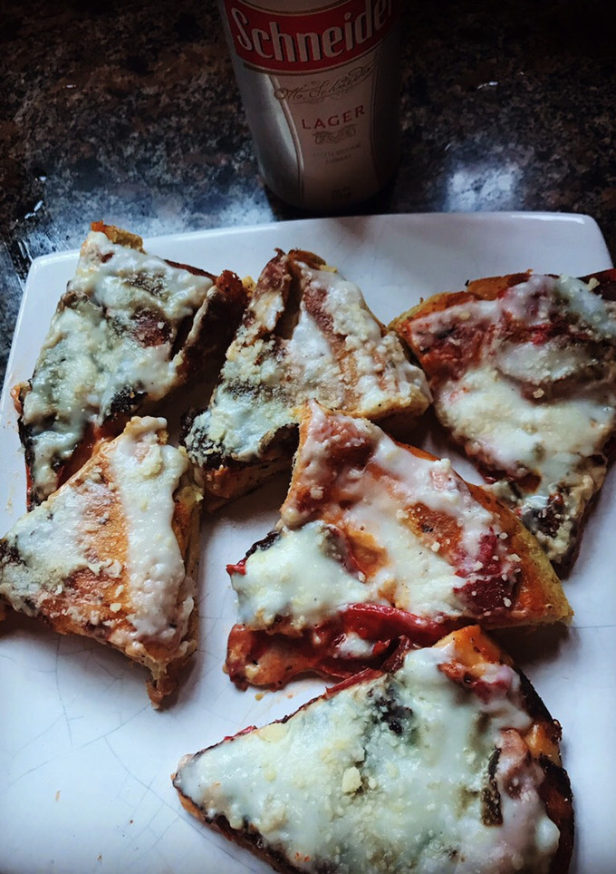 Una foto de Pizza rellena en sartén sin tacc, ideal para la cena