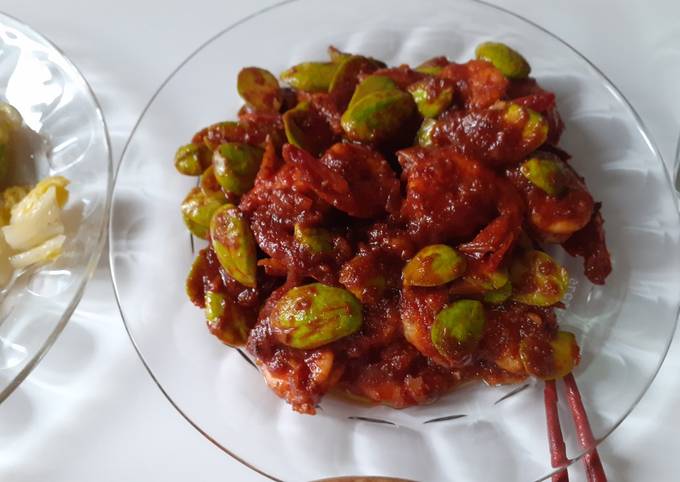 Standar Cara gampang bikin Sambal udang petai sajian Hari Raya dijamin menggugah selera