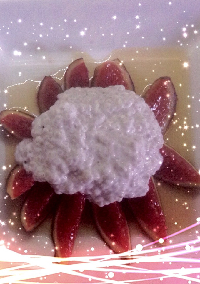 Una foto de Higos con crema de coco y chía