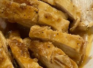 Hình của món Ức gà sốt tiêu mật ong.