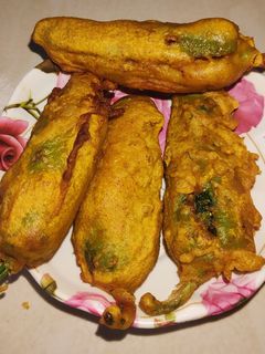 મિર્ચી વડા (Mirchi Vada Recipe In Gujarati) રેસીપી મુખ્ય ફોટો