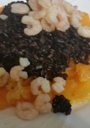 Foto di Zucca con riso venere e gamberetti