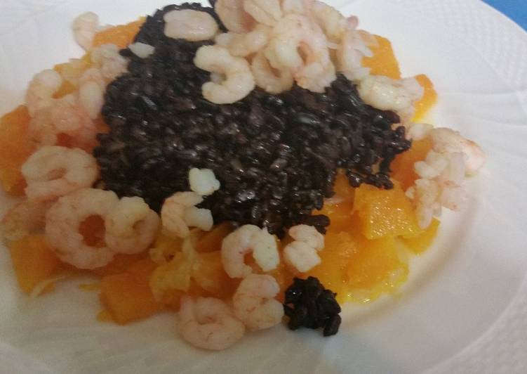 Ricetta Zucca con riso venere e gamberetti di Teresa Della ...