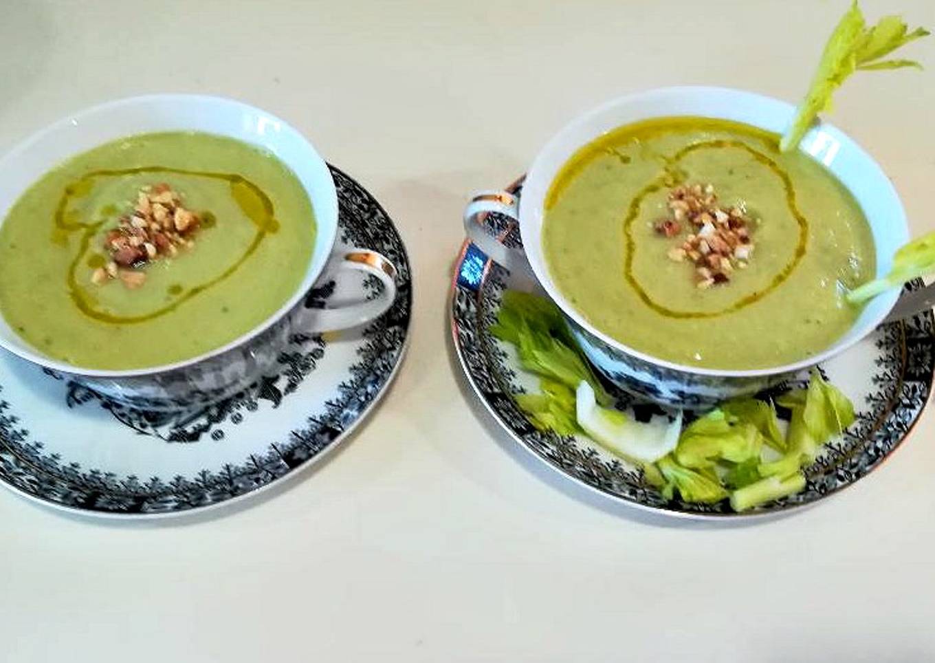 Sopa fría de aguacate y manzana