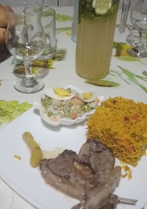 صورة لوصفة اضلع بالارز والسلاطة