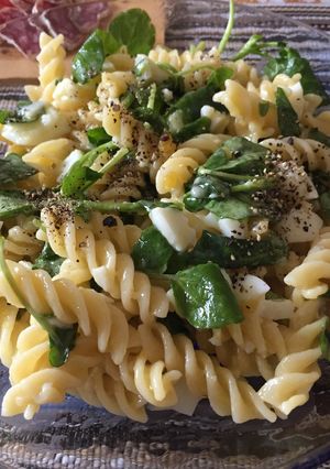 Una foto de Fusilli carbonara de berros