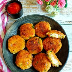 A picture of Cheesy Upma Tikki / Cheesy Semolina Cutlets.