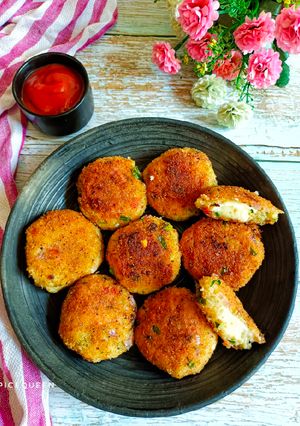 A picture of Cheesy Upma Tikki / Cheesy Semolina Cutlets.