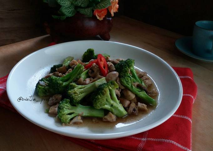 Langkah Mudah untuk Menyiapkan Cah Brokoli Lada Hitam yang Bisa Manjain Lidah