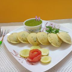A picture of Rava oats vegetables idli.