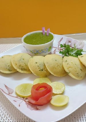 A picture of Rava oats vegetables idli.