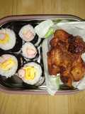 ข้าวกล่องคิมบับไก่ทอด (Fried Chicken and kimbap Lunch Box)