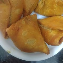 A picture of Aloo samosa.