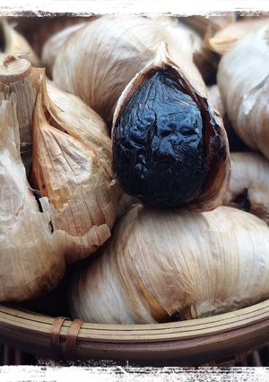 A picture of [Rice Cooker] How to Make Homemade Aged Black Garlic.