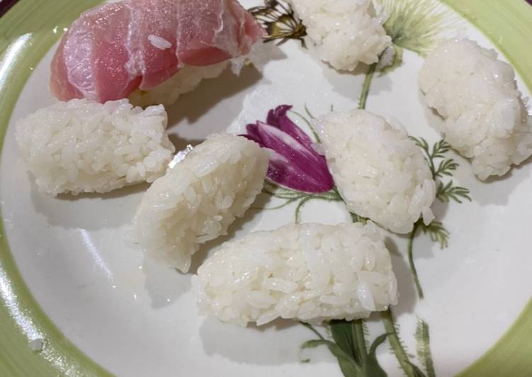 Membuat Nasi Sushi (langkah + video)