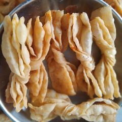 A picture of Bow-Tie Namakeen.