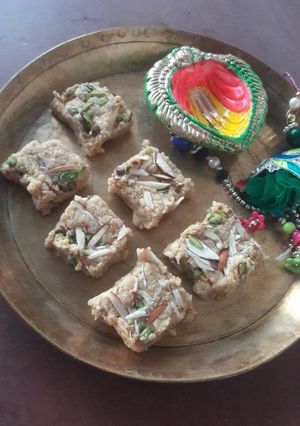 इंस्टेंट कलाकंद (Instant kalakand recipe in hindi) रेसिपी मुख्य फोटो