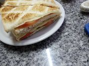 Una foto de sandwich aceituna