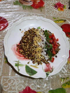 स्प्राऊड (sprouts recipe in marathi) रेसिपी चे मुख्य फोटो
