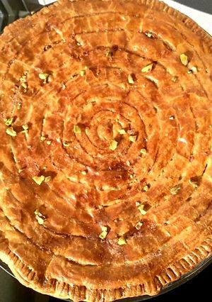 Une photo de Galette des rois framboises-pistaches