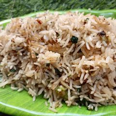 A picture of Garlic fried rice.