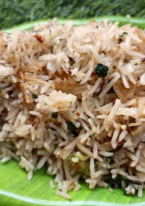A picture of Garlic fried rice.