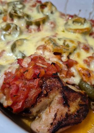 A picture of Baked Cheesy Chicken With Salsa.