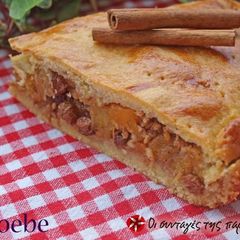 A picture of Sweet pumpkin pie with raisins.