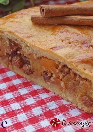 A picture of Sweet pumpkin pie with raisins.