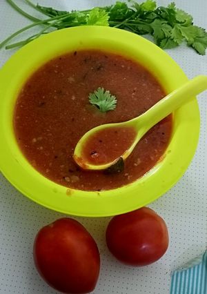 ટેસ્ટી અને હેલ્ધી ટોમેટો સુપ(Tomato soup recipe in gujarati) રેસીપી મુખ્ય ફોટો
