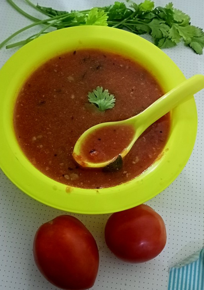 ટેસ્ટી અને હેલ્ધી ટોમેટો સુપ(Tomato soup recipe in gujarati) રેસીપી મુખ્ય ફોટો