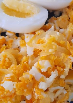 Foto de • Salada de Cenoura, Cebola e ovo 🥗🥕