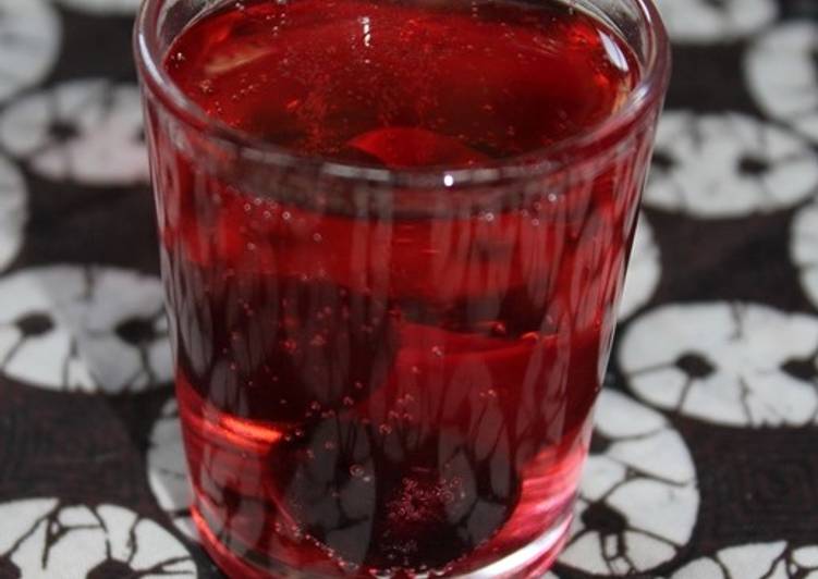 Simple Way to Make Quick Cherry Fizzy Drink