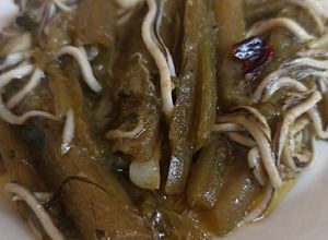 Una foto de Borrajas con gulas
