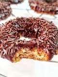 Donuts de avena y manzana con glaseado de chocolate