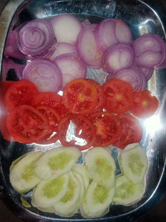सलाद (salad recipe in Hindi) रेसिपी मुख्य फोटो