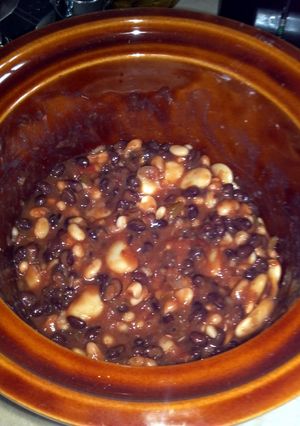 A picture of Easy Crockpot BBQ Beans.