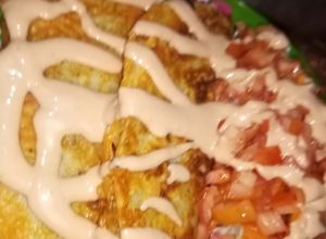 Una foto de Enchiladas nicaragüense combinado con unos toques mexicanos