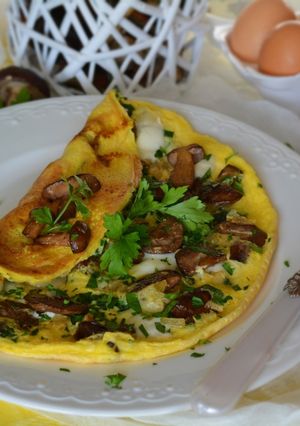 Zdjęcie przepisu Omlet z leśnymi grzybami i mozzarellą.