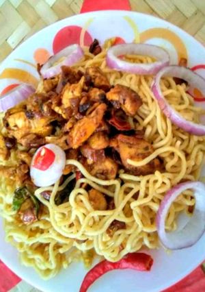 চিকেন চাউমিন রেসিপির প্রধান ছবি