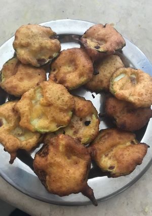 A picture of Zucchini fritters.