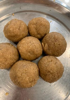 રોટલી નો લાડવો (Rotli Ladva Recipe In Gujarati) રેસીપી મુખ્ય ફોટો