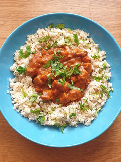 Una foto de Guiso africano con pollo/tofu
