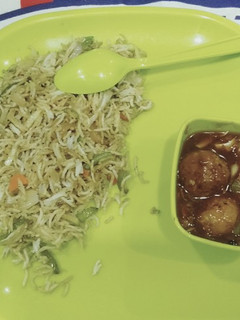 फ्राइड राइस मंचूरियन (fried rice manchurian recipe in Hindi) रेसिपी मुख्य फोटो