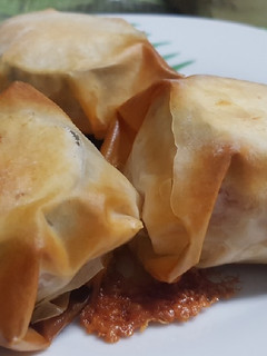 Una foto de Saquitos de berenjena, queso de cabra y jamón York
