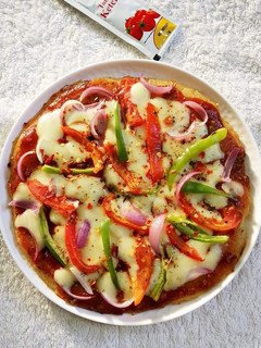 पिज़्ज़ा (pizza recipe in Hindi) रेसिपी मुख्य फोटो