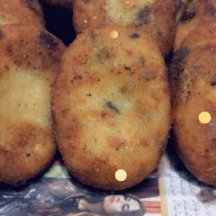 A picture of Chicken tikka mint croqets.
